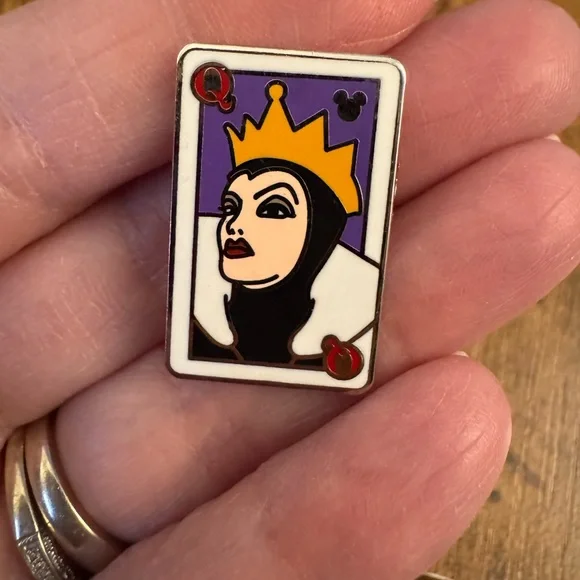 One “LOT” of excellent condition Disney Pins. 25 pins in total. - Picture 4 of 16